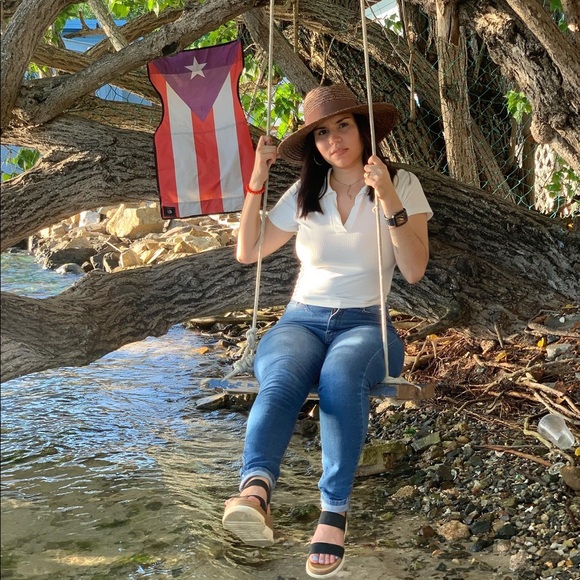 Poshmark profile picture for @surf
